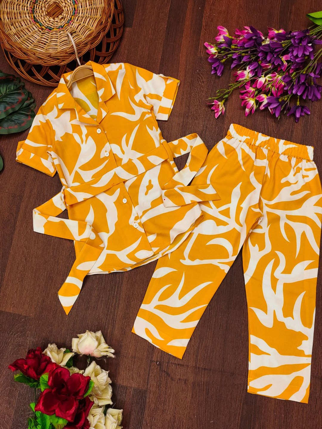 

BAESD Girls Printed Shirt Collar Shirt With Trouser & Waist Belt, Yellow