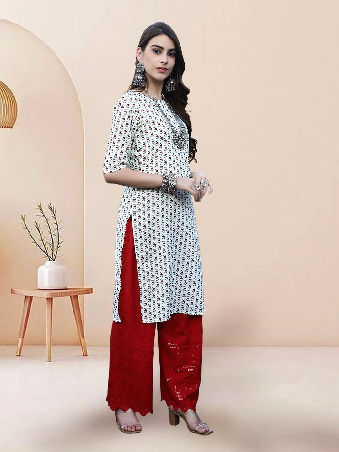 

7Threads Selection Of 2 Floral Printed Round Neck Straight Kurtas, White