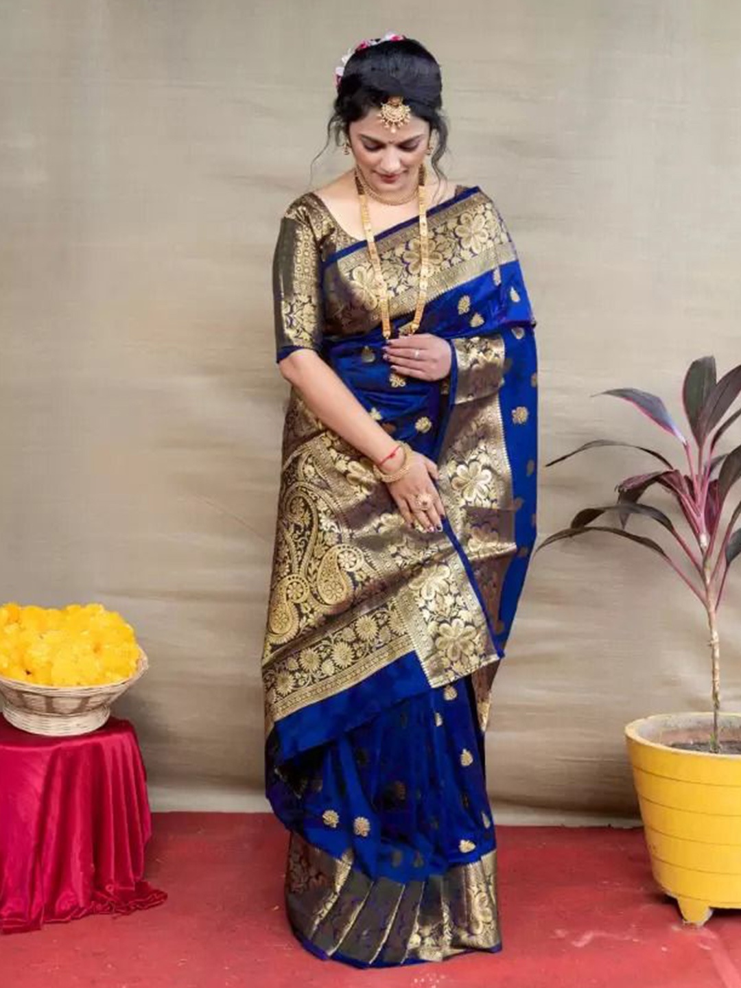 

SAADHVI Woven Design Zari Pure Silk Kanjeevaram Saree, Blue
