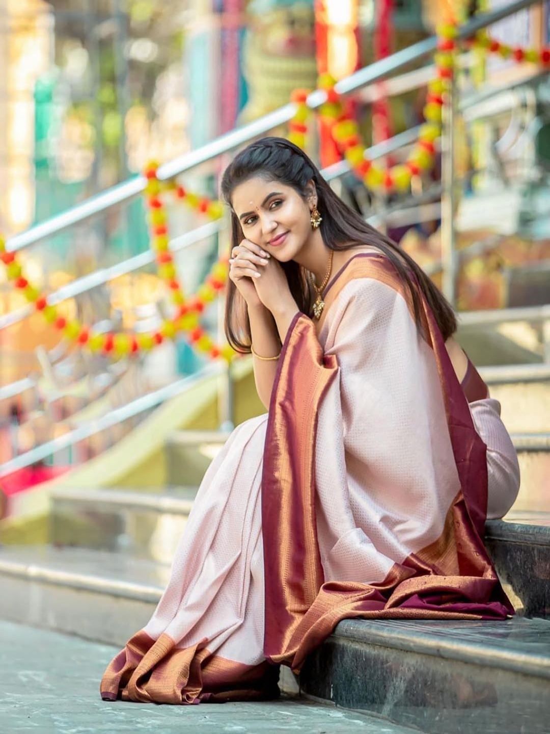 

KALINI Woven Design Zari Silk Blend Banarasi Saree, Cream