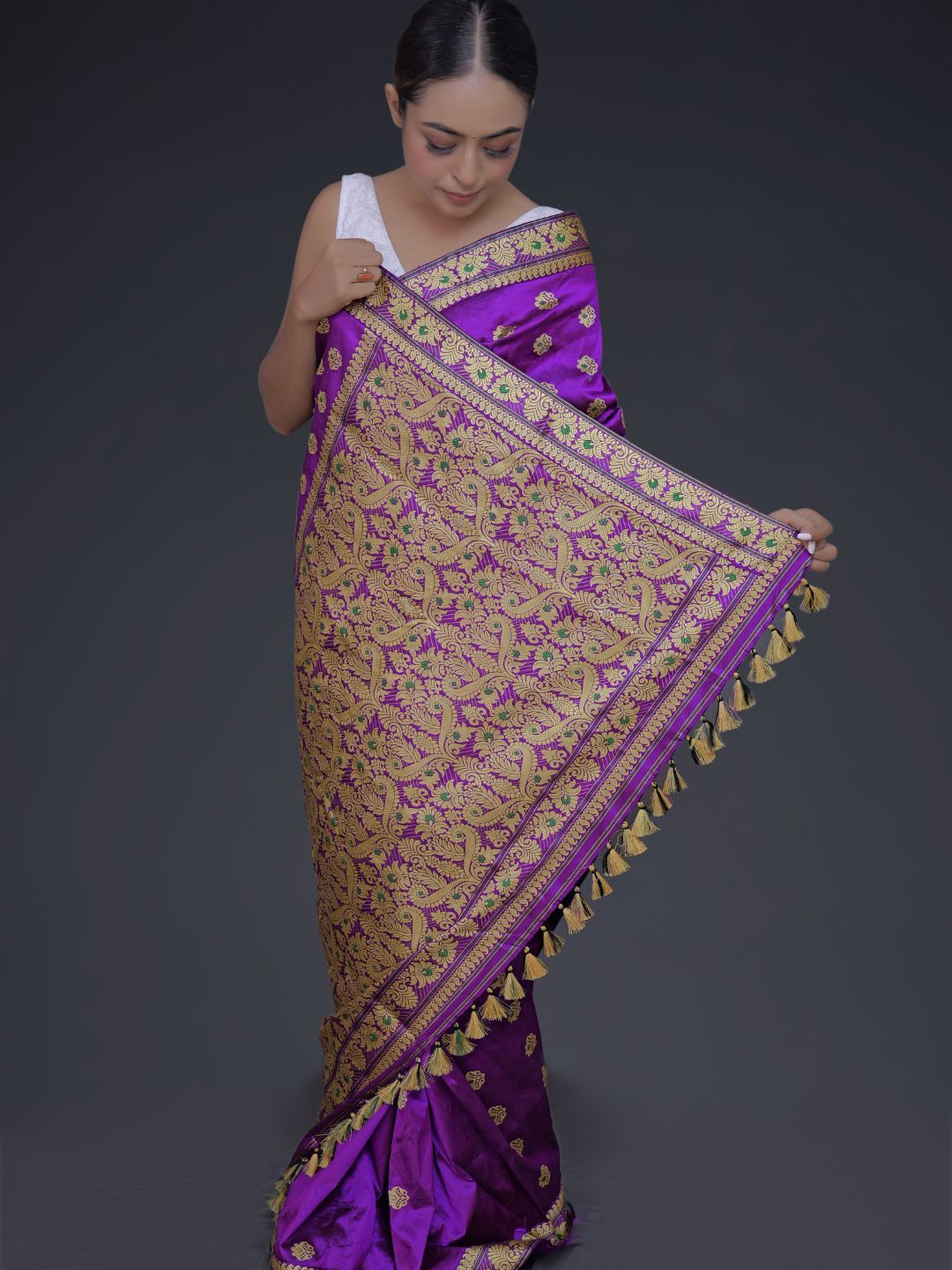 

Mayuri Silk Floral Zari Pure Silk Saree, Purple