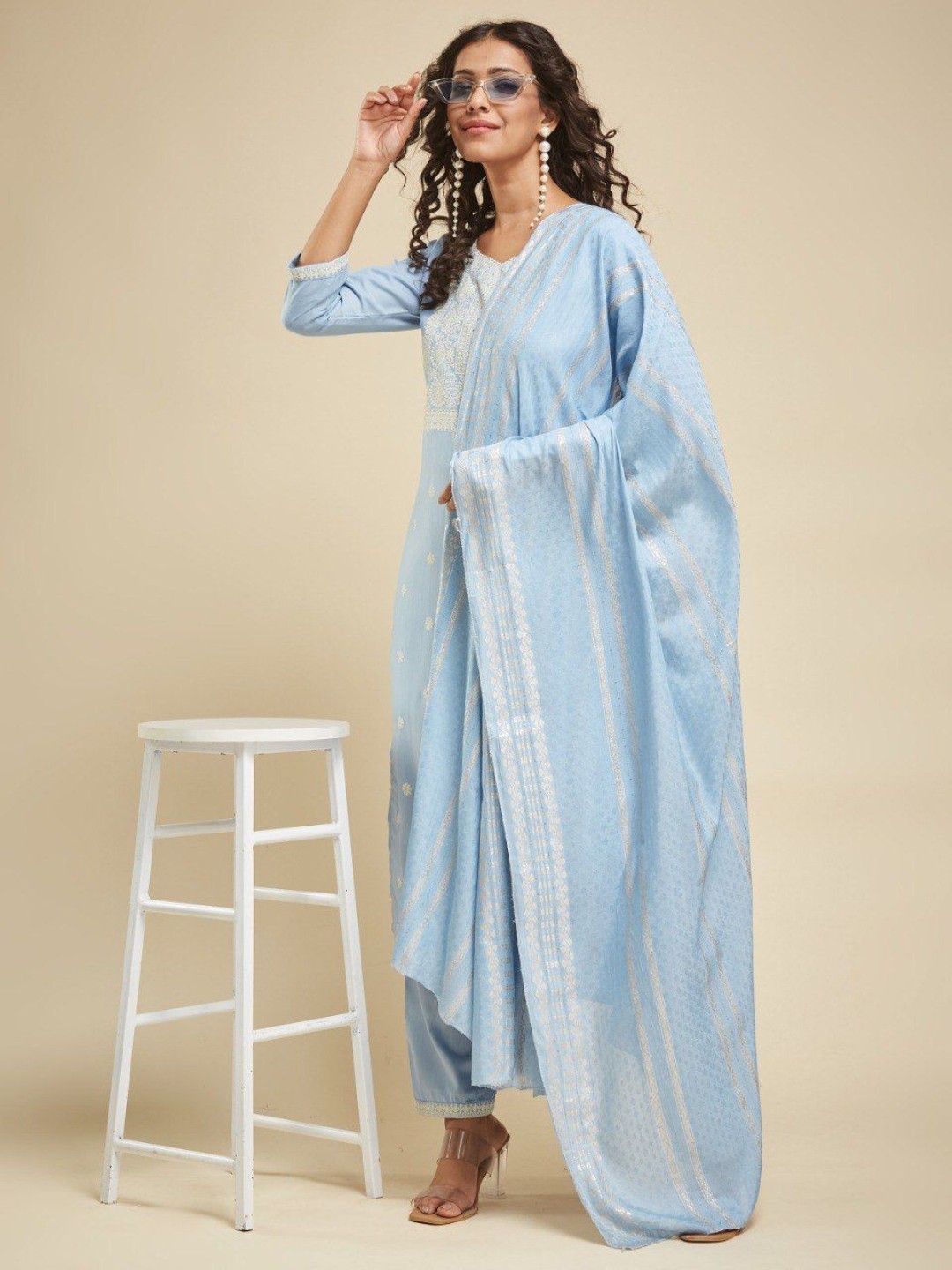 

A TO Z CART Floral Printed Sweetheart Neck Straight Kurta With Trousers And Dupatta, Blue