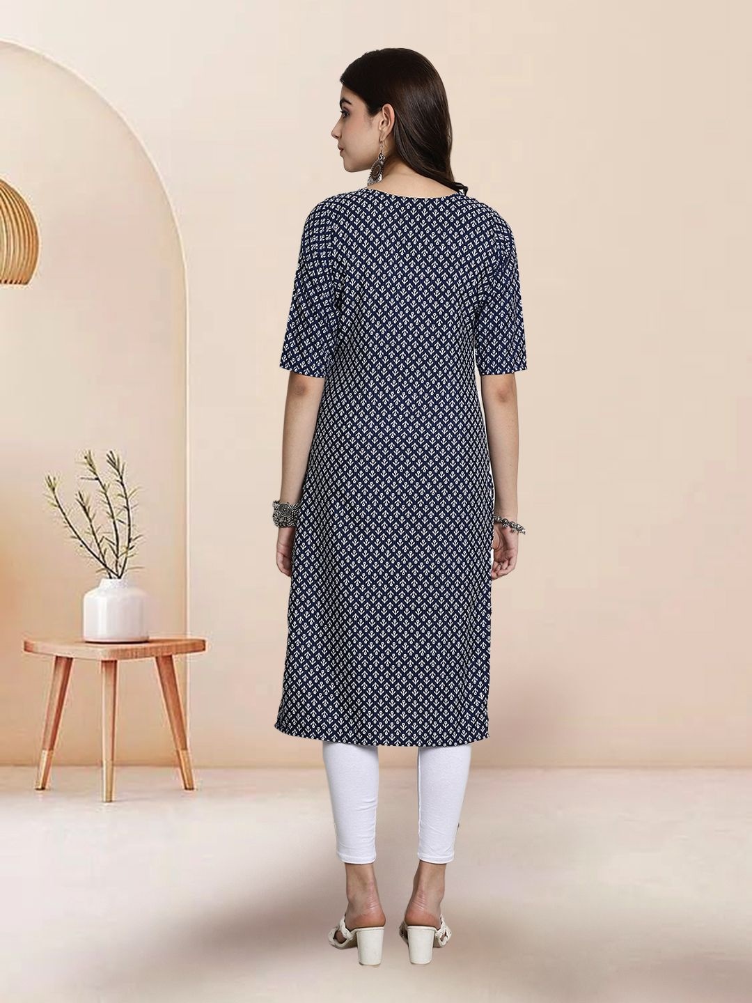 

7Threads Selection Of 2 Floral Printed Round Neck Straight Kurtas, Navy blue