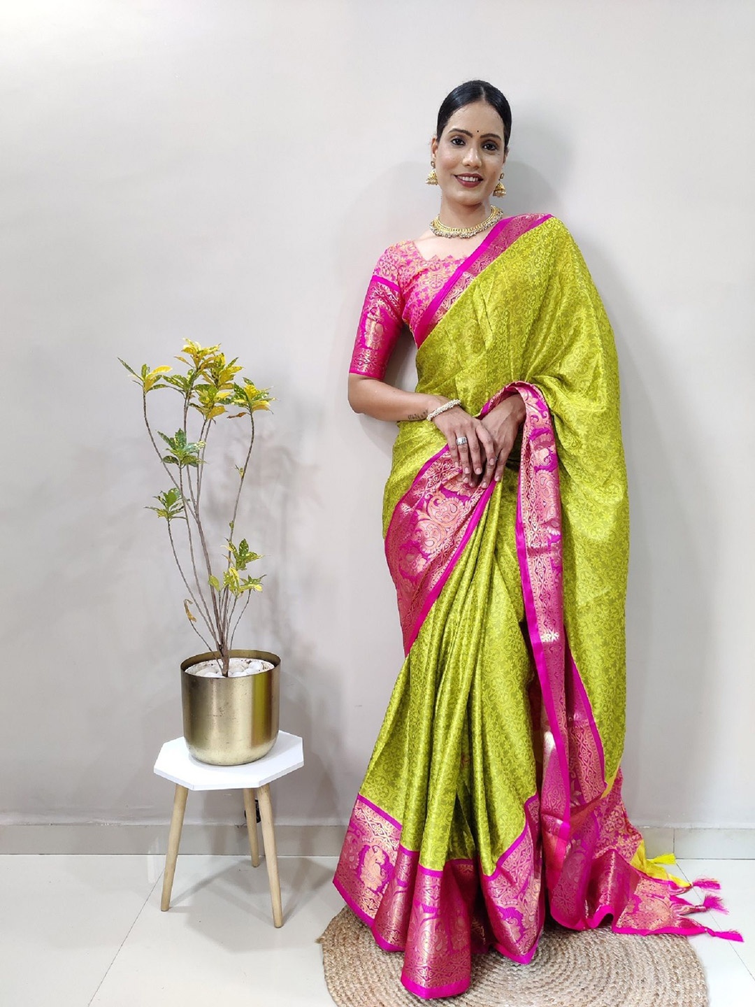 

A TO Z CART Woven Design Zari Pure Silk Banarasi Saree, Pink