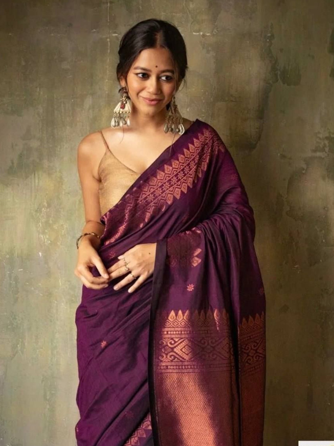 

Sanwariya Silk Woven Design Zari Silk Blend Kanjeevaram Saree, Magenta