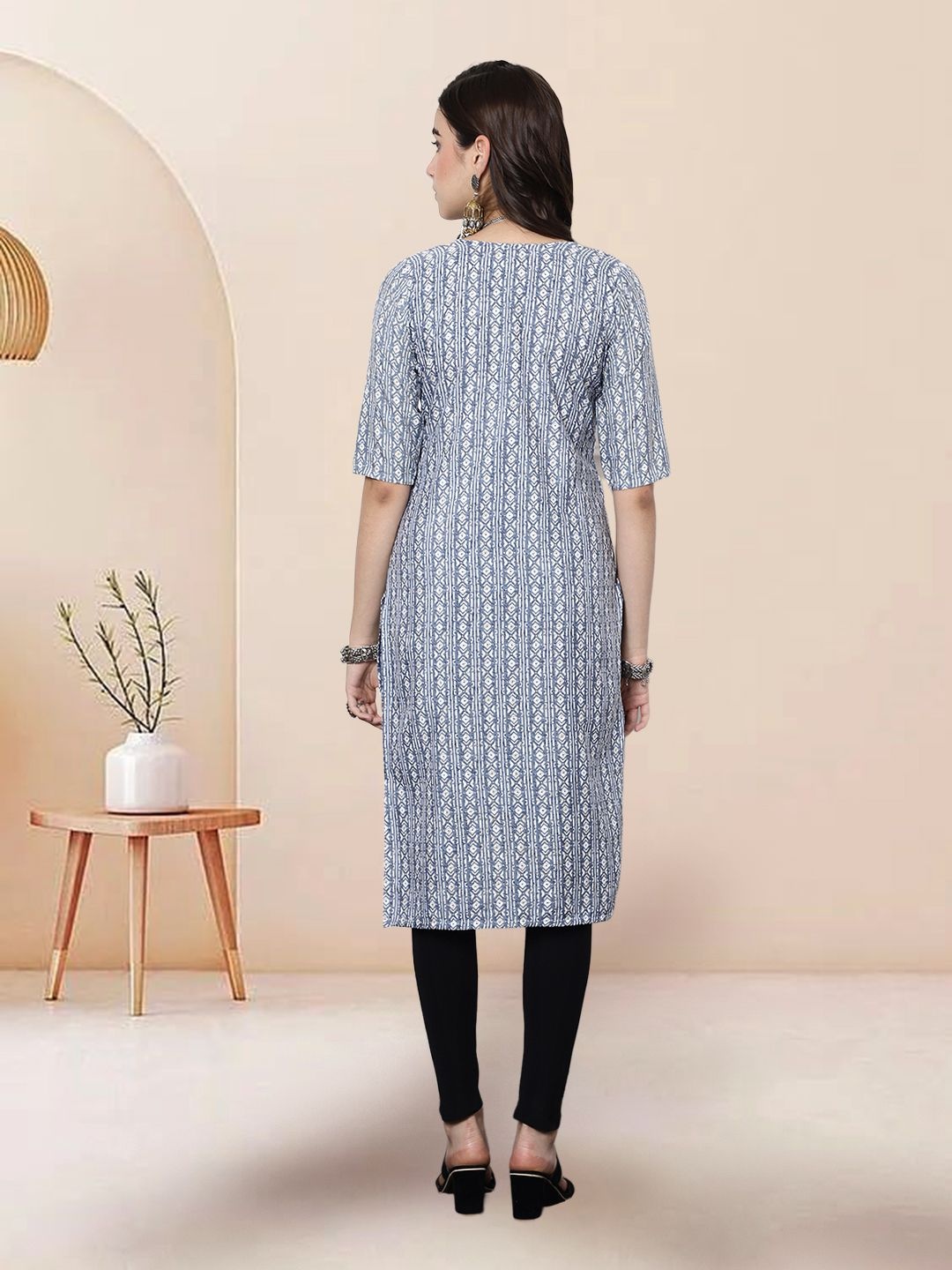 

7Threads Selection Of 2 Geometric Printed Straight Kurtas, Grey