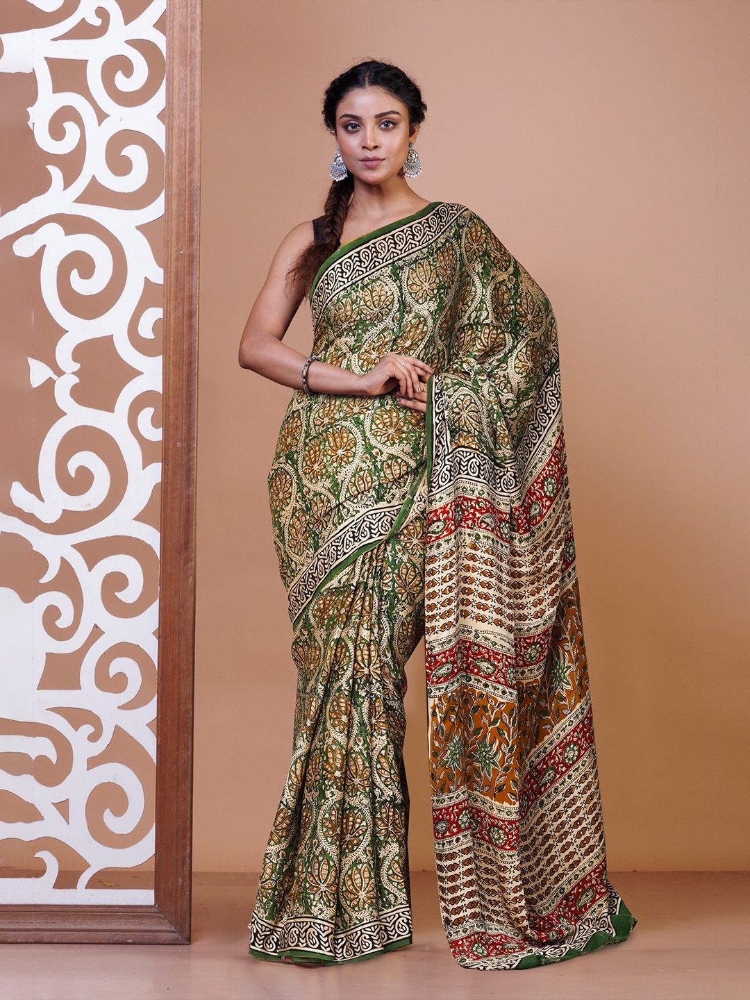 

Unnati Silks Floral Art Silk Handloom Bagru Saree, Green