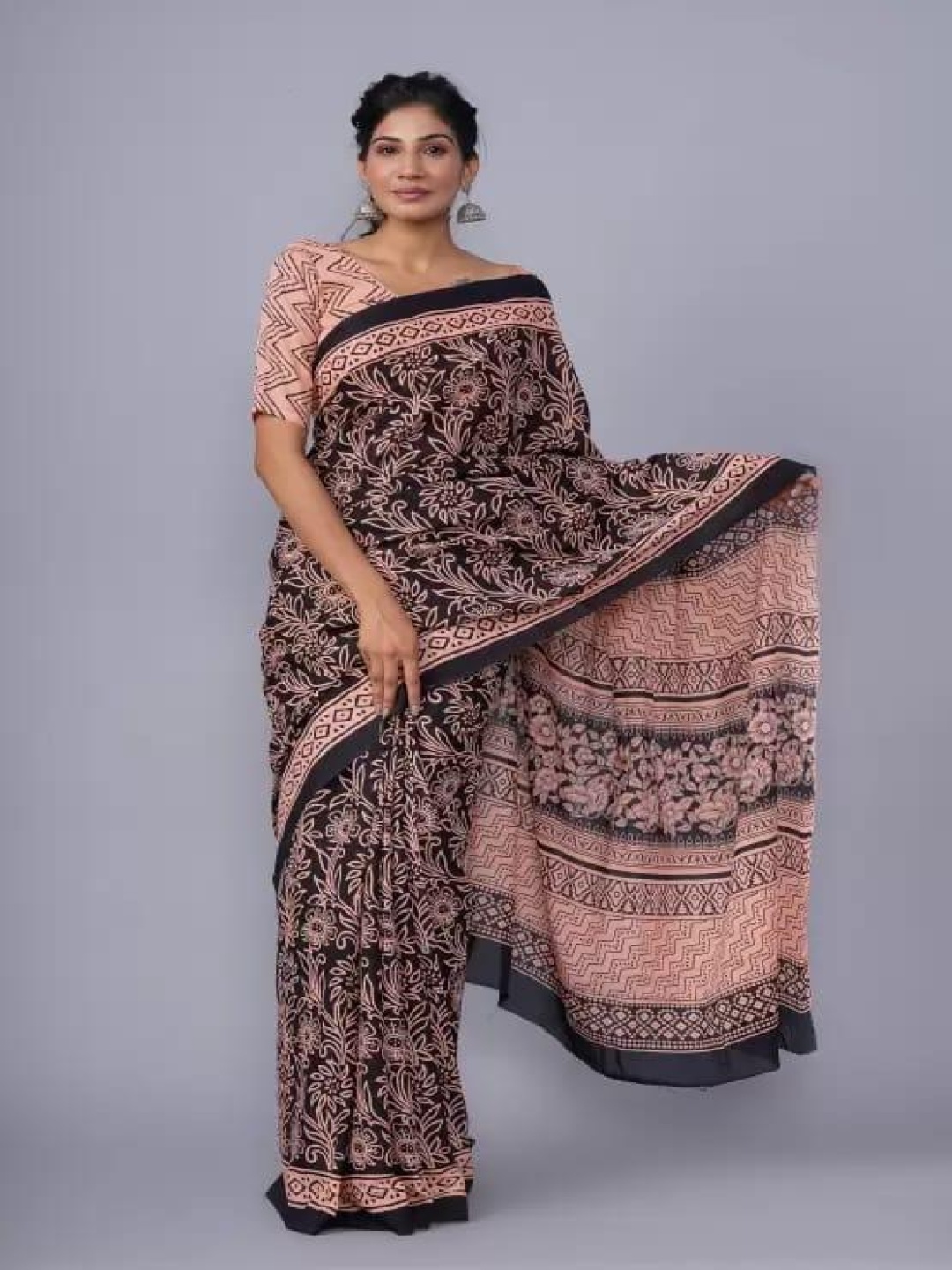 

JALTHER Floral Pure Cotton Block Print Saree, Black