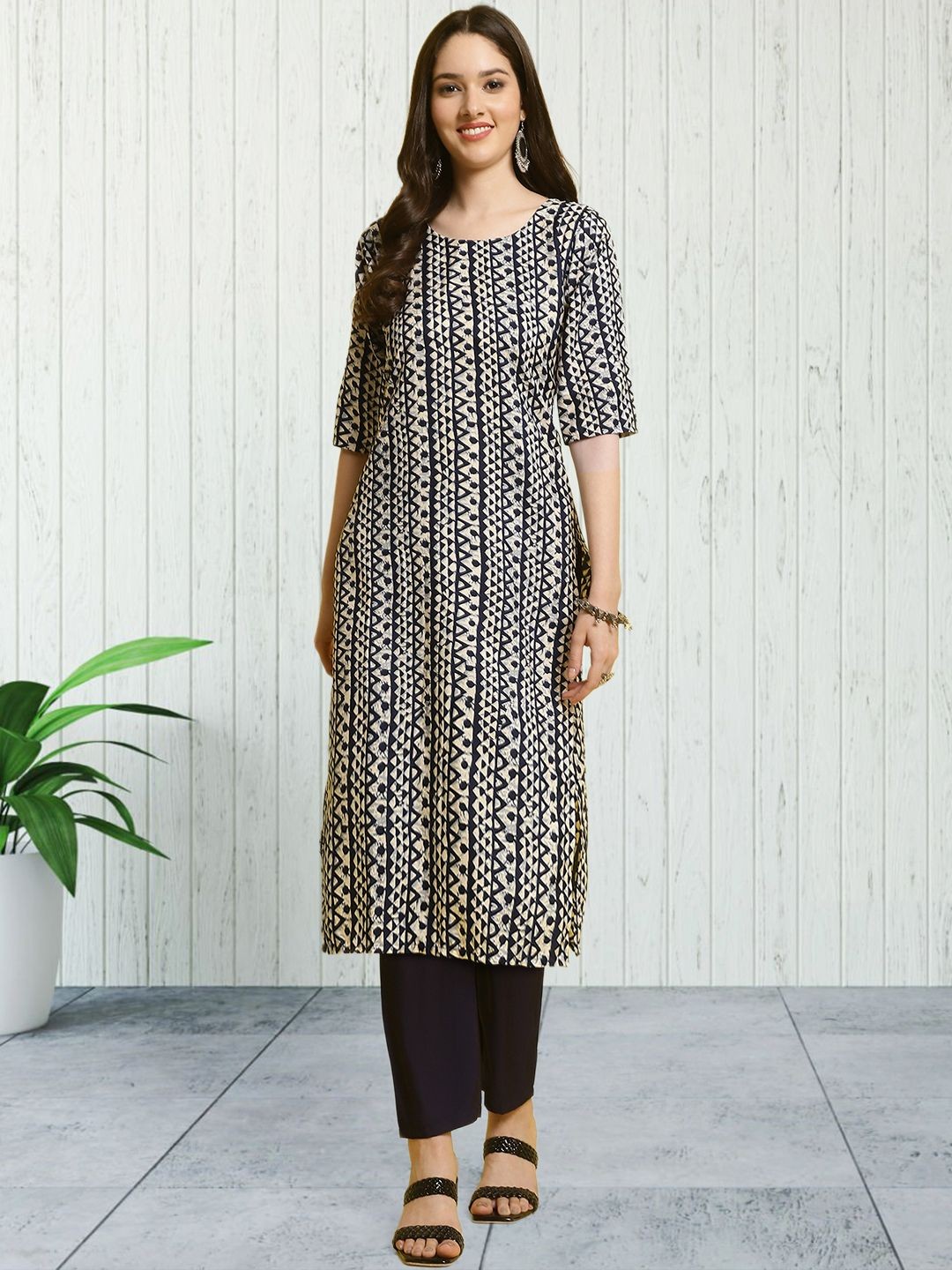 

7Threads Ethnic Motifs Printed Straight Regular Kurta with Trousers, Black