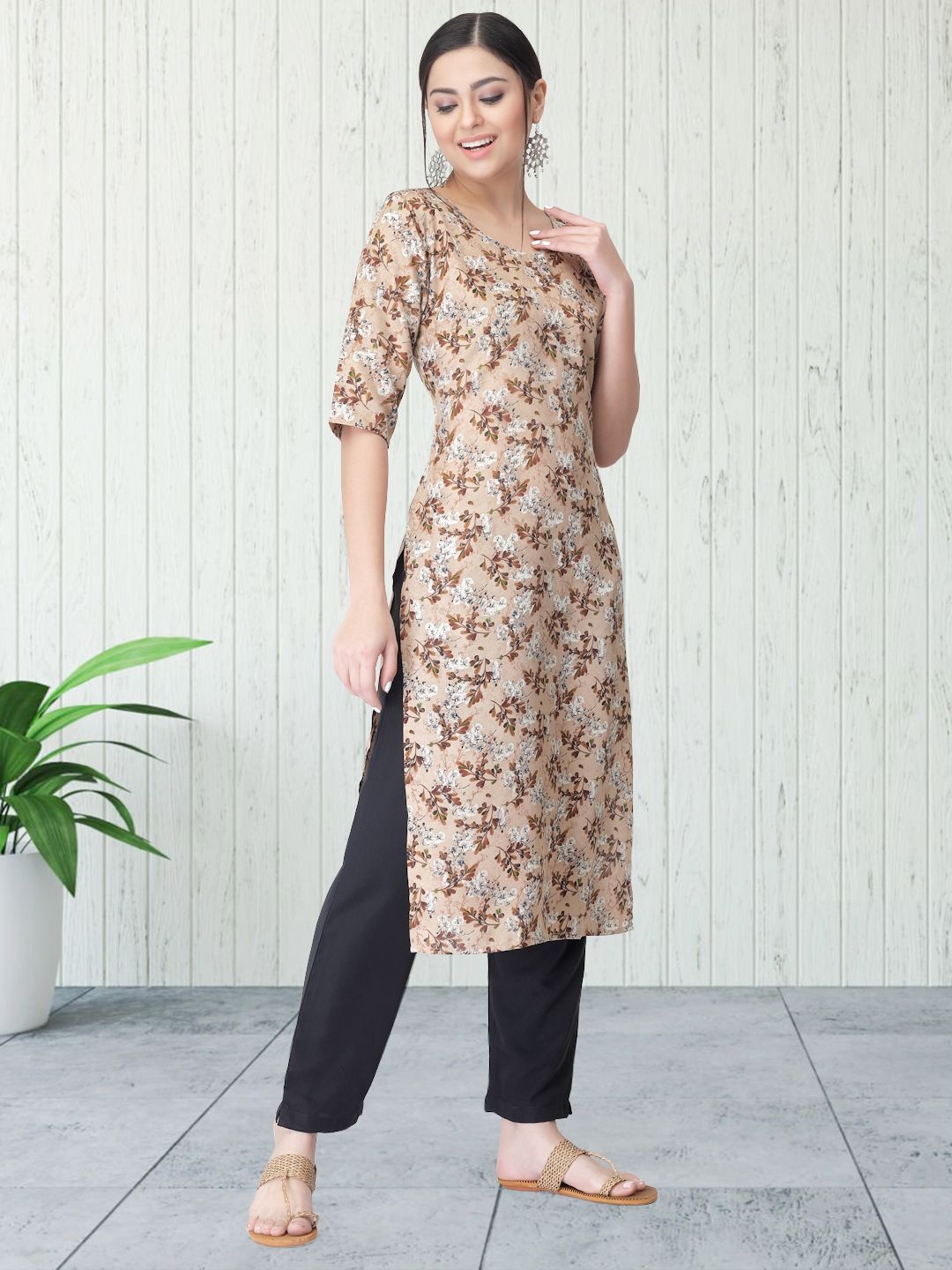 

7Threads Floral Printed Round Neck Straight Kurta With Trouser, Beige