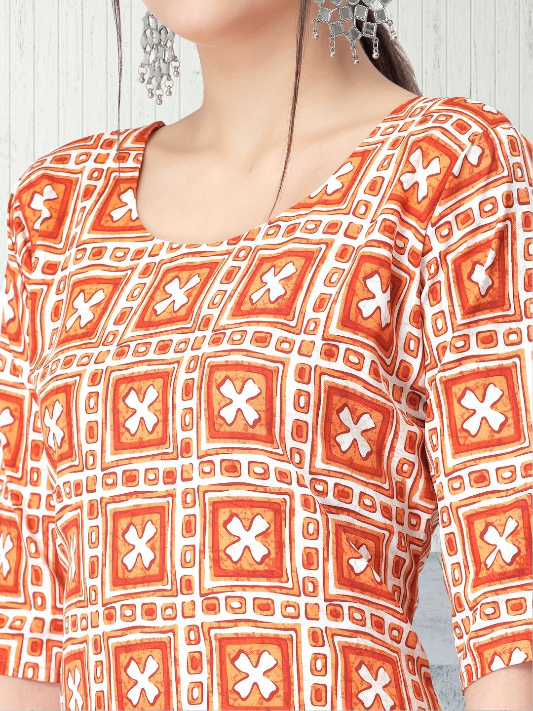 

7Threads Geometric Printed Round-Neck Straight Regular Kurta with Trousers, Orange