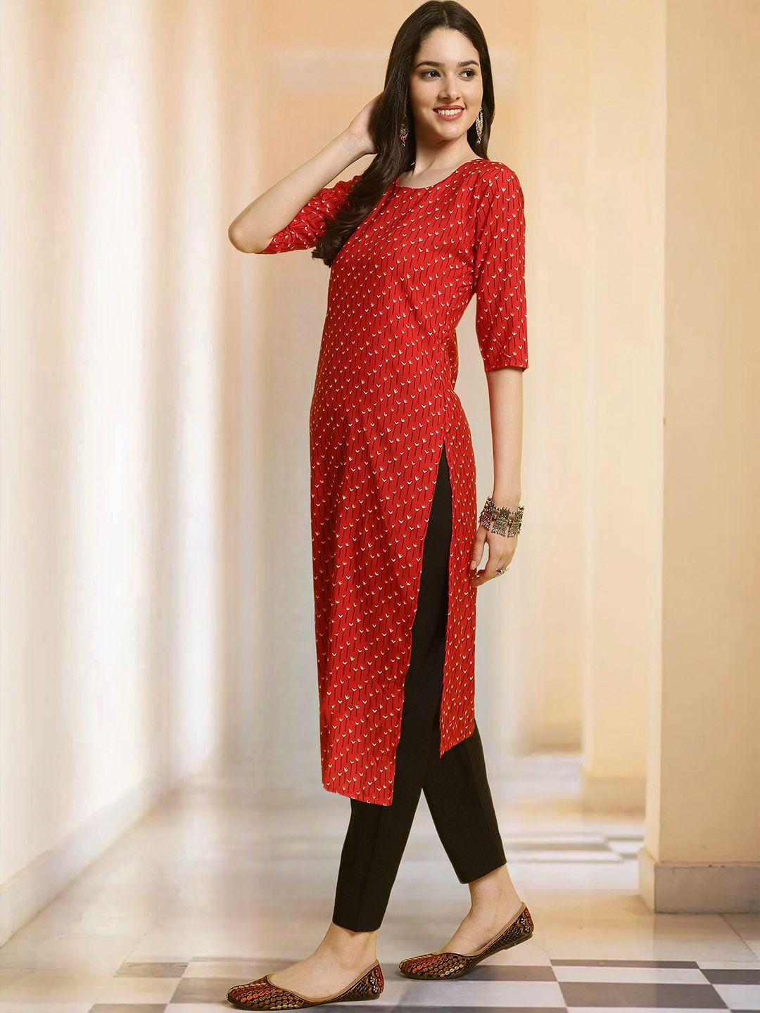 

7Threads Floral Printed Round Neck Straight Kurta With Trouser, Red