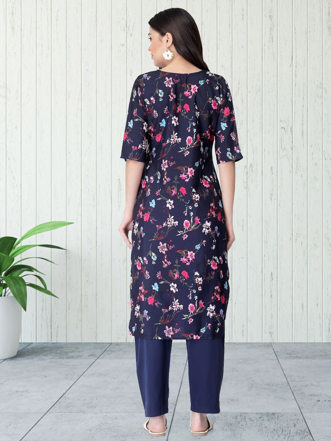 

7Threads Floral Printed Round Neck Kurta With Trouser, Blue