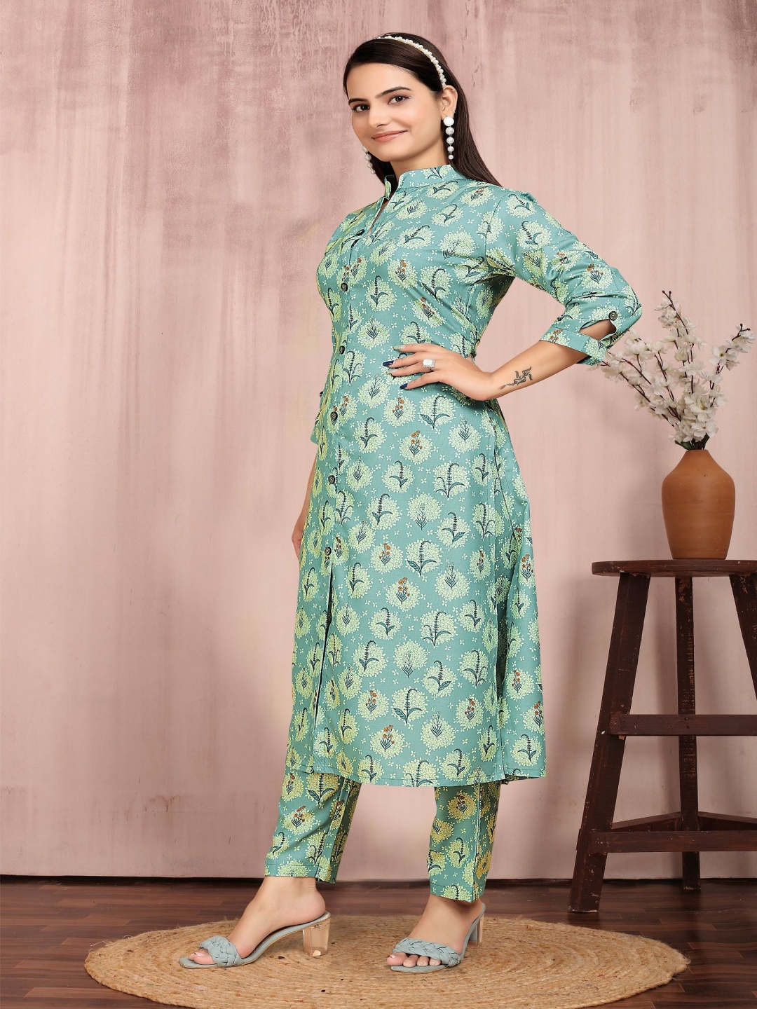 

A TO Z CART Floral Printed Mandarin Collar Rayon A-Line Kurta With Trouser, Blue