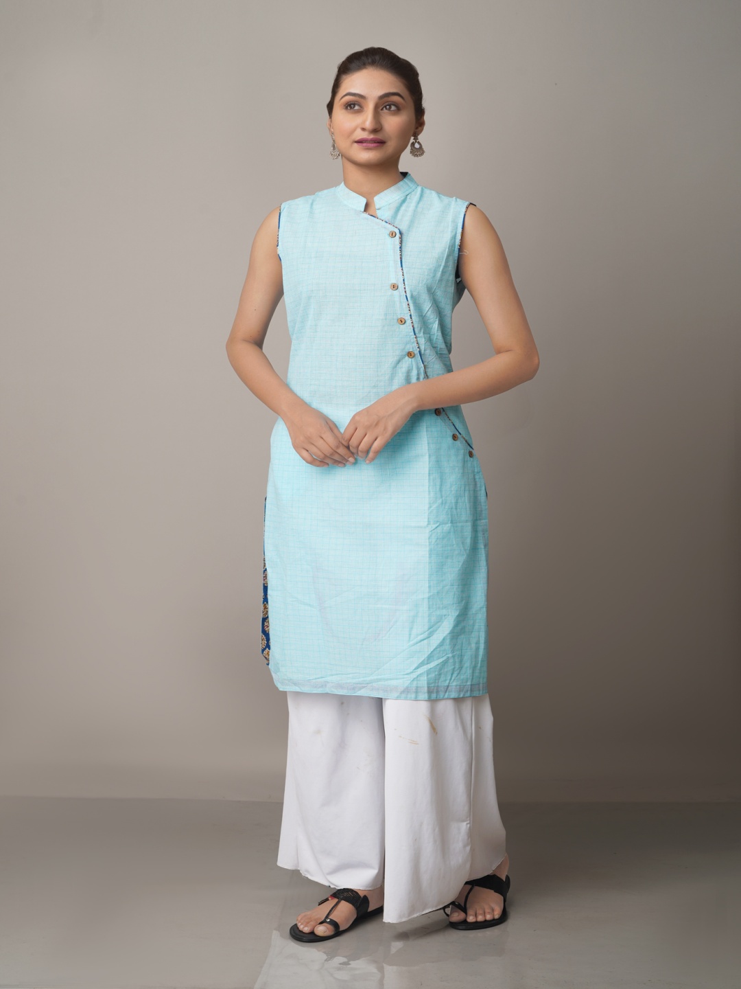 

Unnati Silks Women Thread Work Handloom Kurta, Blue