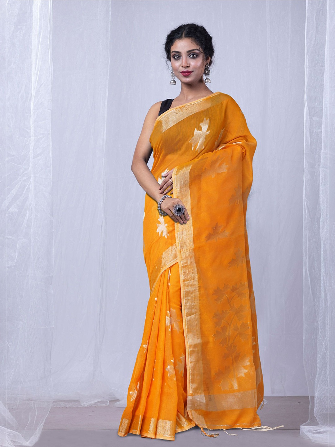 

Unnati Silks Woven Design Zari Silk Cotton Handloom Jamdani Saree, Yellow