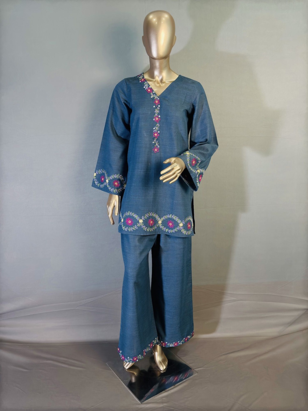 

Kihums Yoke Design V-Neck Tunic With Palazzos, Navy blue