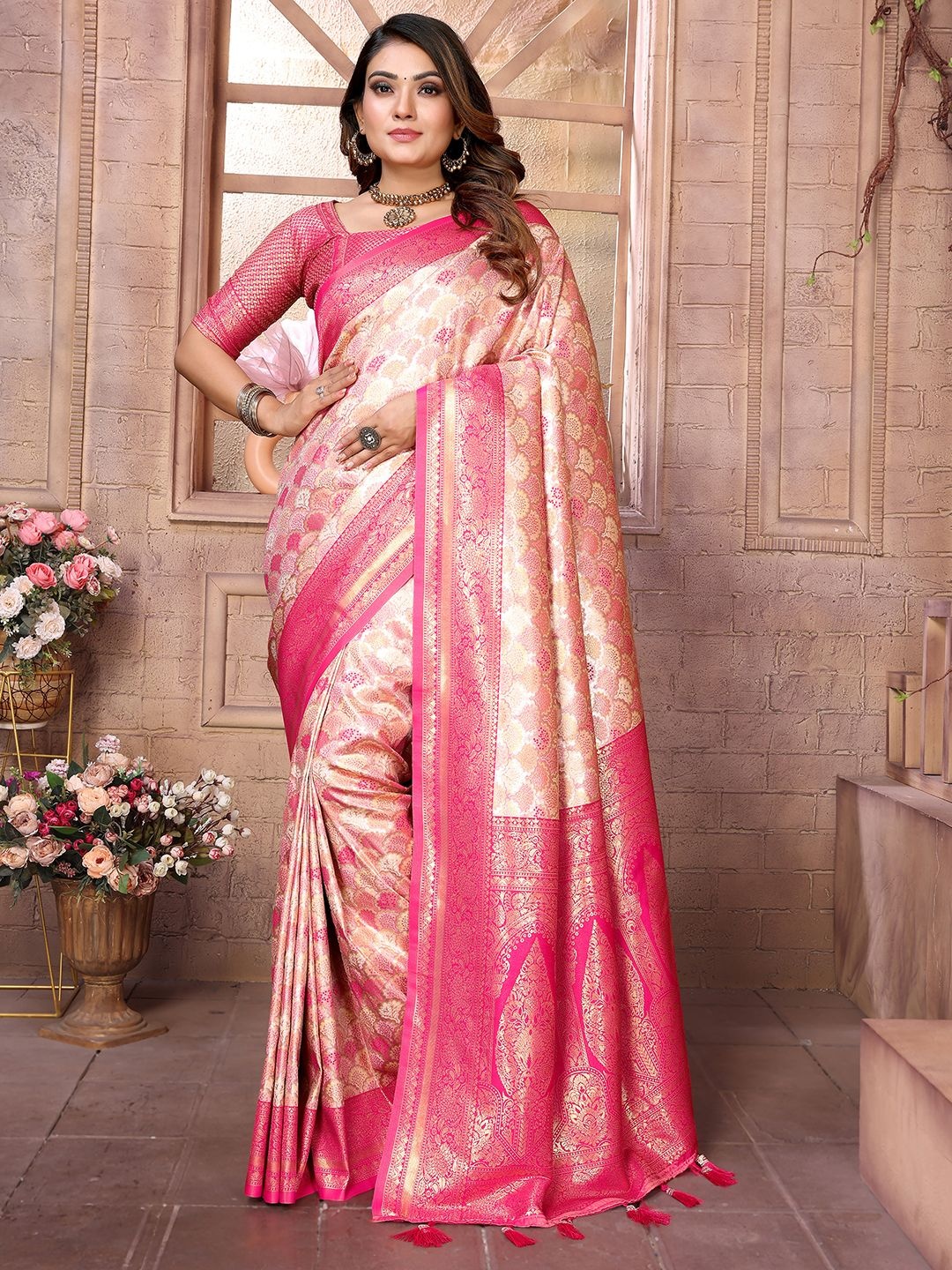 

Panzora Floral Zari Silk Blend Banarasi Saree, Pink