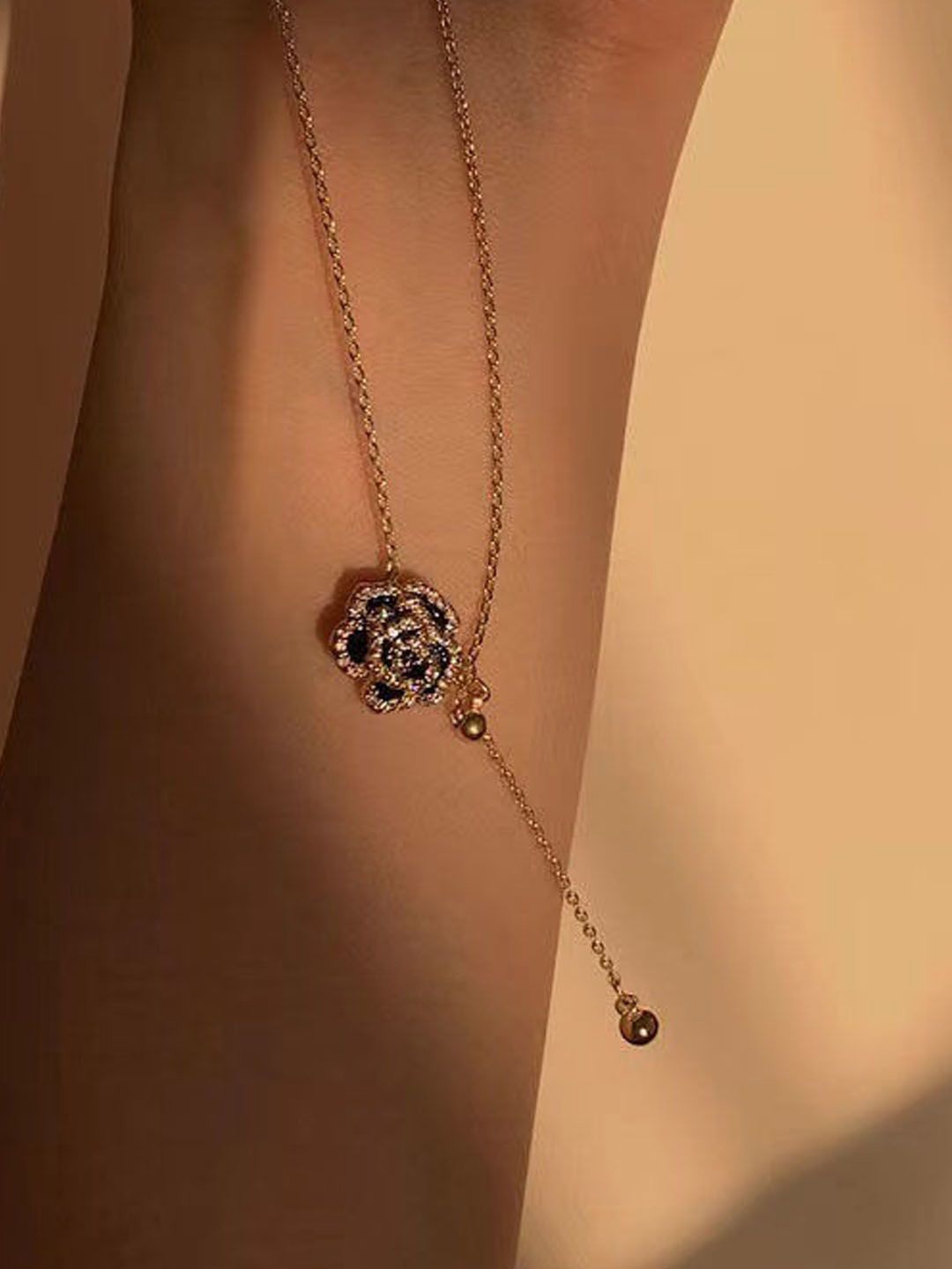 

StyleCast Elegant Gold -Toned Cubic Zirconia Stone Studded Floral Shaped Chain