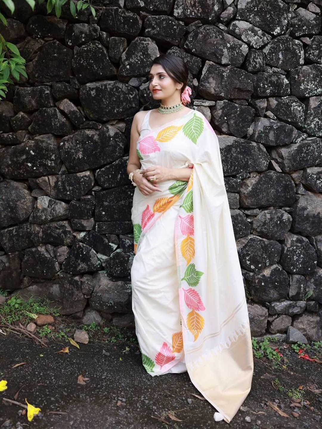 

Sitanjali Ethnic Motifs Zari Silk Blend Kanjeevaram Saree, White