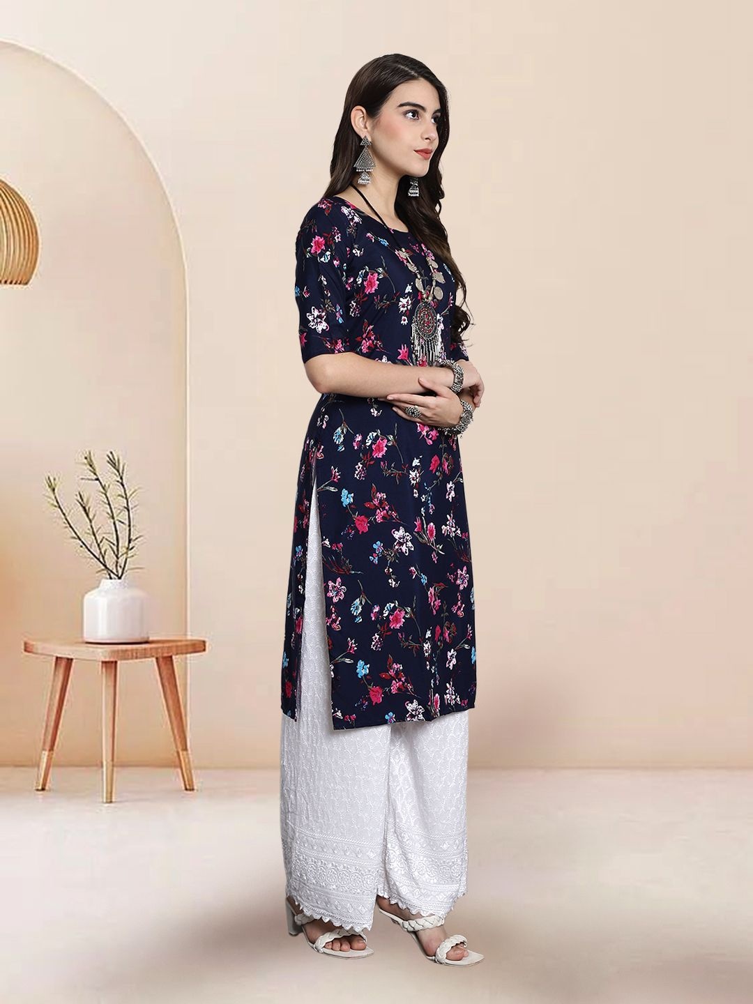 

7Threads Selection Of 2 Floral Printed Round Neck Straight Kurtas, Navy blue