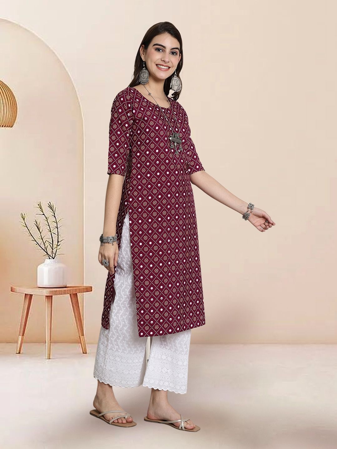 

7Threads Selection Of 2 Floral Printed Round Neck Straight Kurtas, Maroon