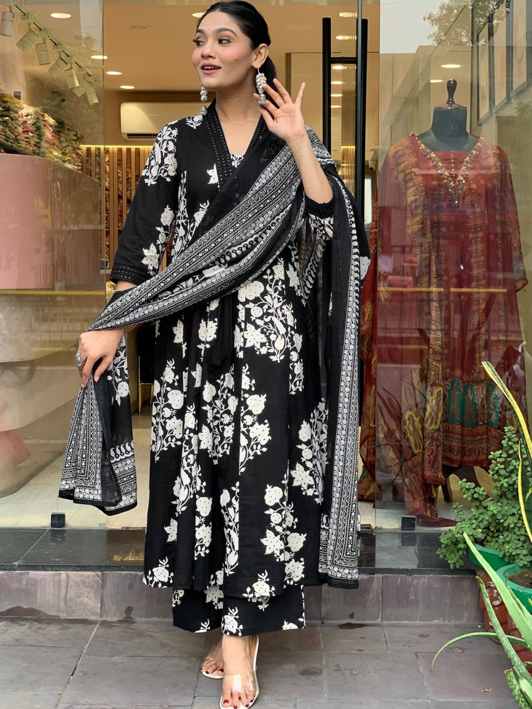 

BAESD Floral Printed V-Neck A-Line Kurta With Palazzos And Dupatta, Black