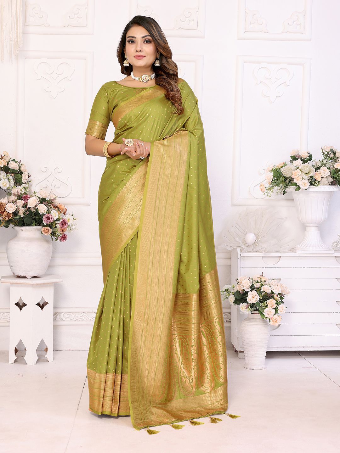 

Mitera Woven Design Zari Silk Blend Banarasi Saree, Green