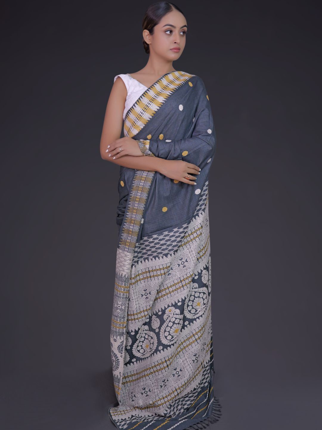 

Mayuri Silk Floral Pure Silk Saree, Grey