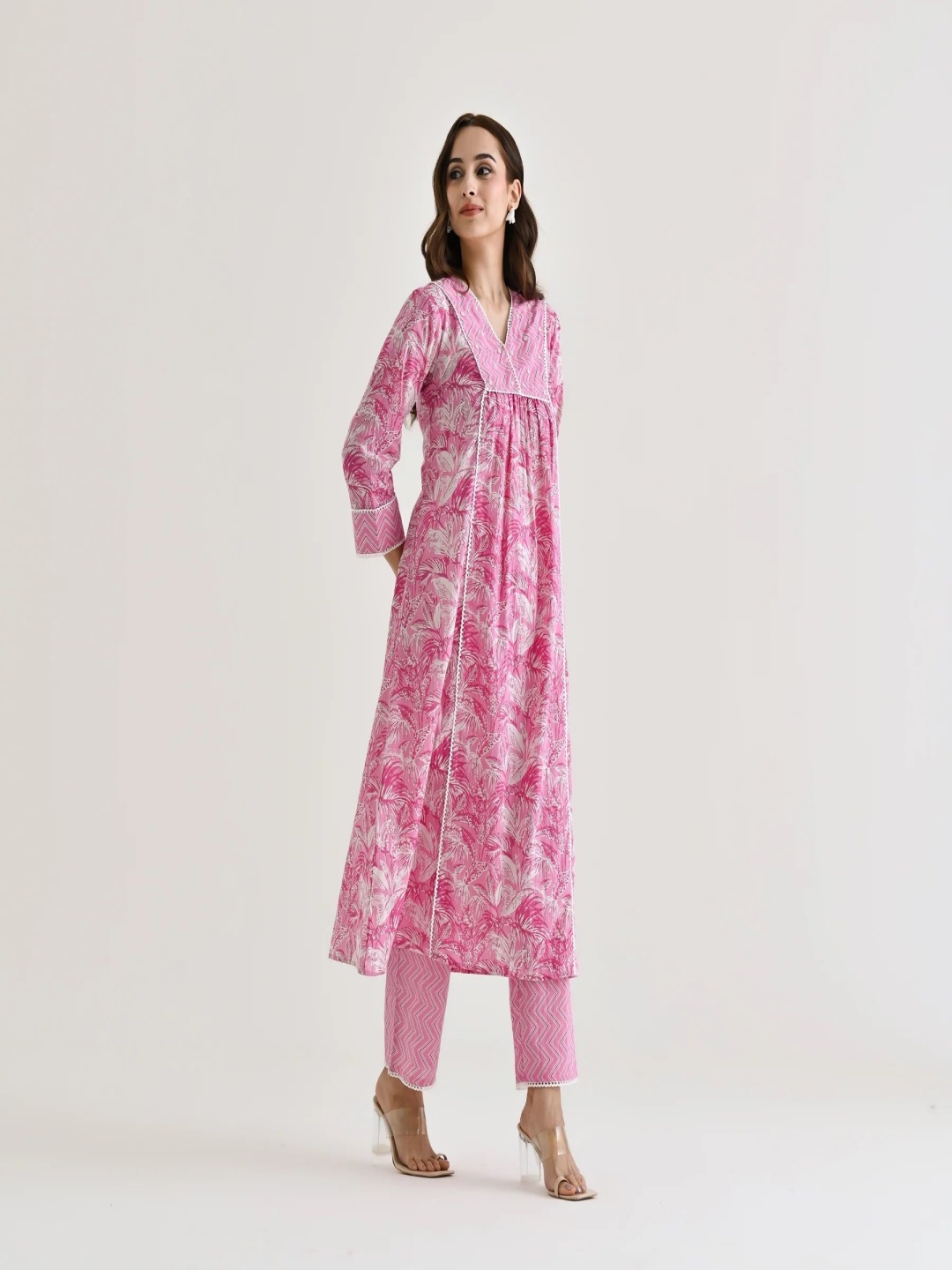 

KAYOMMI Floral Printed V-Neck A-Line Kurta With Trousers And Dupatta, Pink