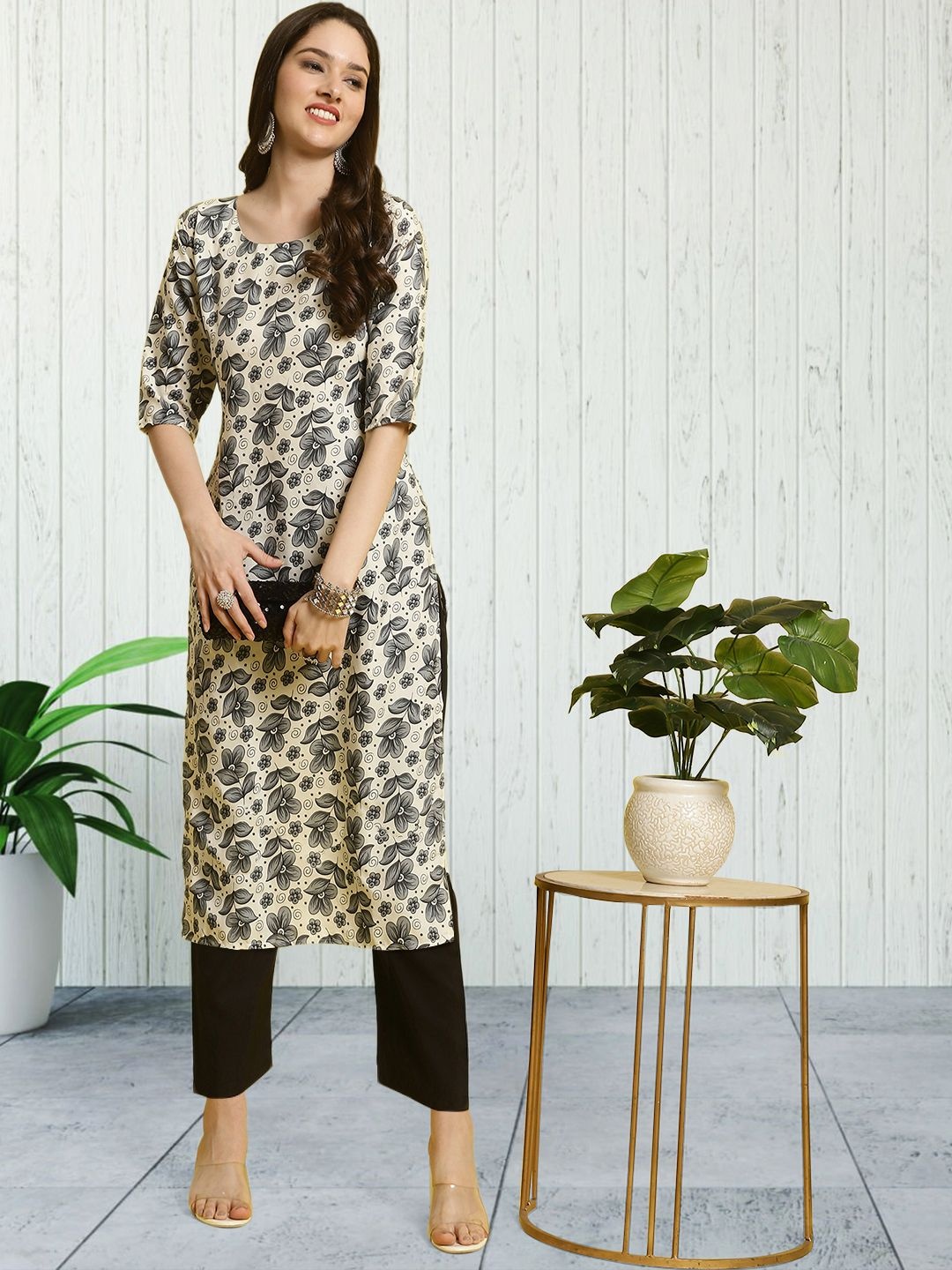 

7Threads Floral Printed Round Neck Straight Kurta With Trousers, Cream