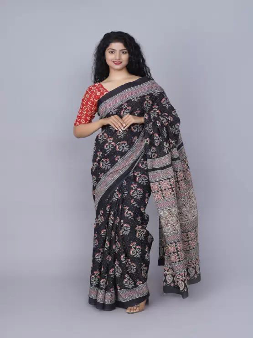 

TROPWEAR Floral Pure Cotton Block Print Saree, Black