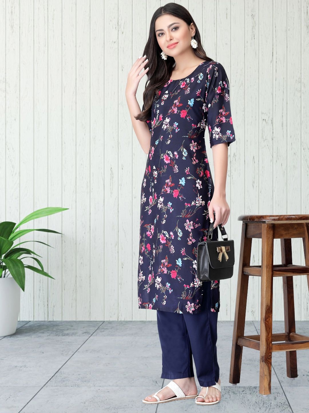 

7Threads Floral Printed Round Neck Straight Kurta With Trouser, Navy blue