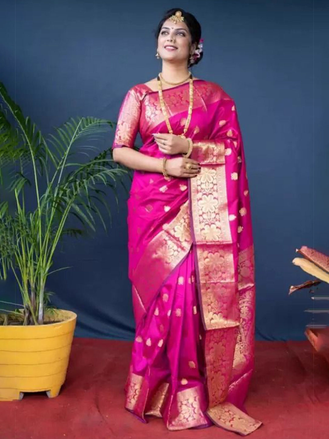 

SAADHVI Floral Zari Pure Silk Kanjeevaram Saree, Pink