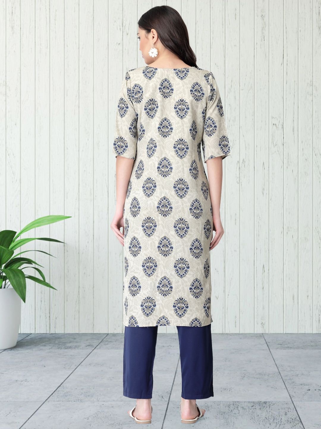 

7Threads Etrhnic Motifs Printed Round Neck Kurta With Trouser, Grey