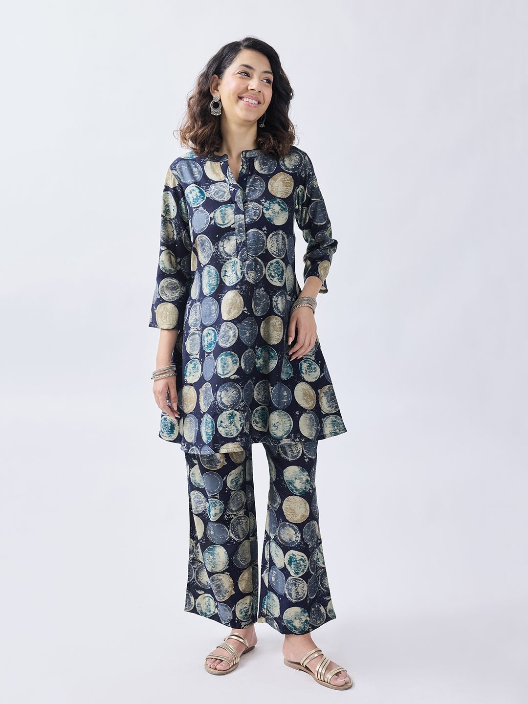 

TOOCHKI Abstract Printed Mandarin Collar A-Line Kurta With Palazzos, Navy blue