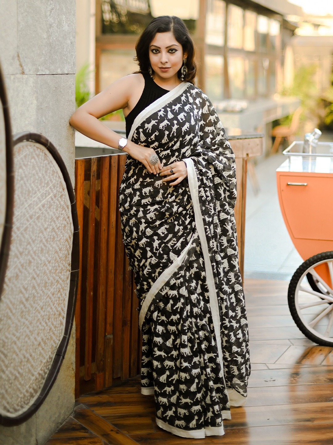 

Dora by Phoenix Ethnic Motifs Pure Cotton Saree, Black