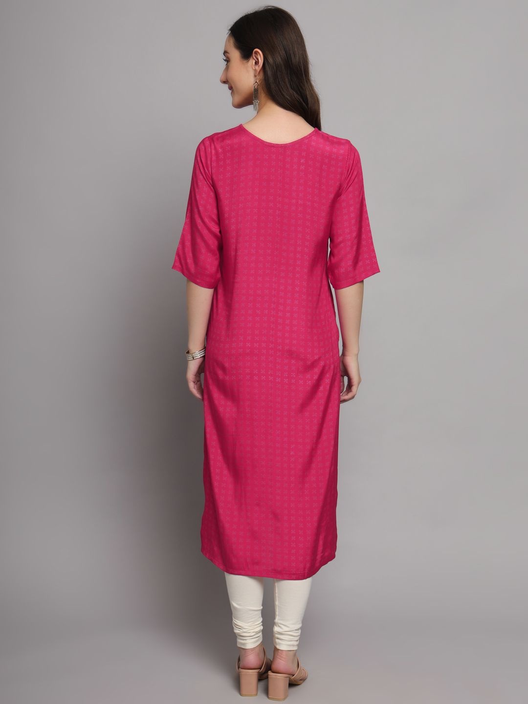 

INVAGA FASHION Women Embroidered Thread Work Kurta, Pink