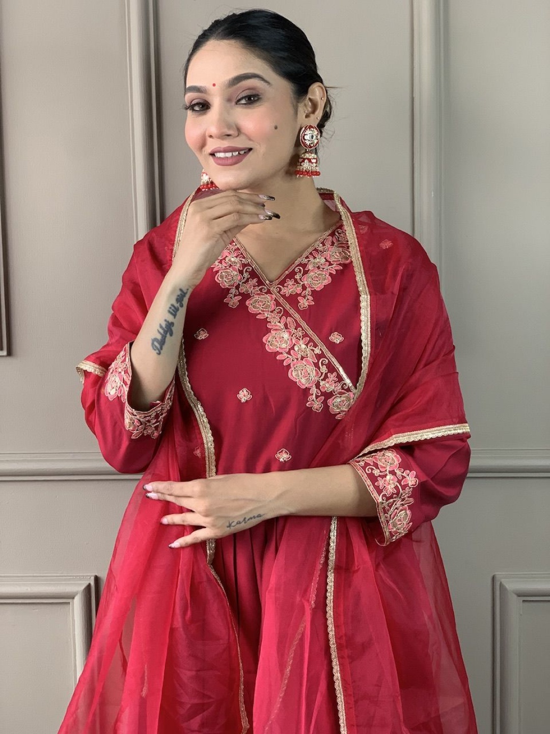 

Siya Fashion Floral Embroidered Thread Work Straight Kurta With Trouser & Dupatta, Red
