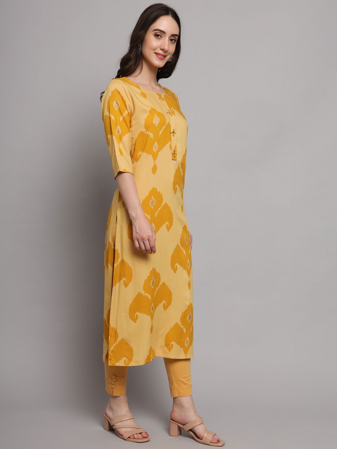 

INVAGA FASHION Women Geometric Printed Kurta, Yellow