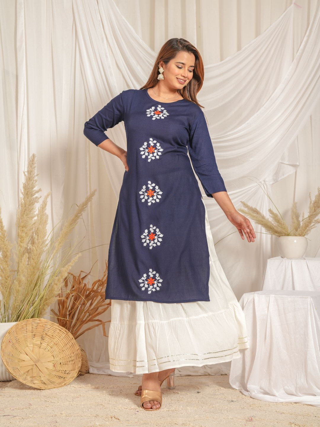

Mehsoos Floral Embroidered Thread Work Straight Kurta With Skirt, Blue