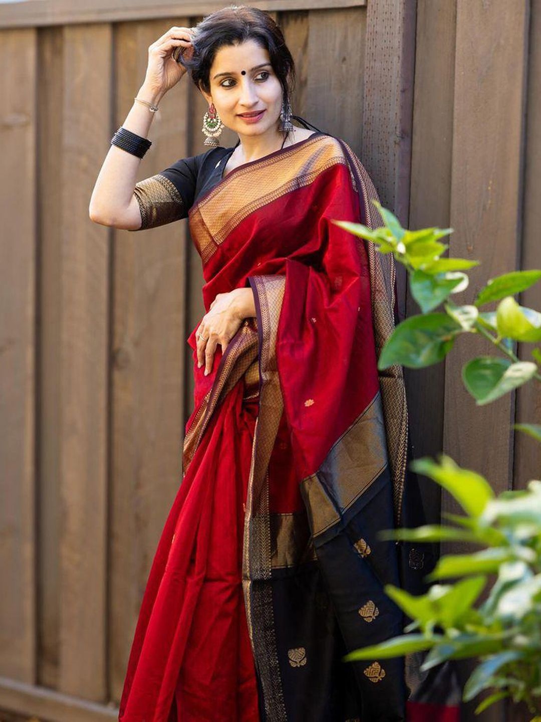 

KALINI Ethnic Motifs Zari Banarasi Saree, Red