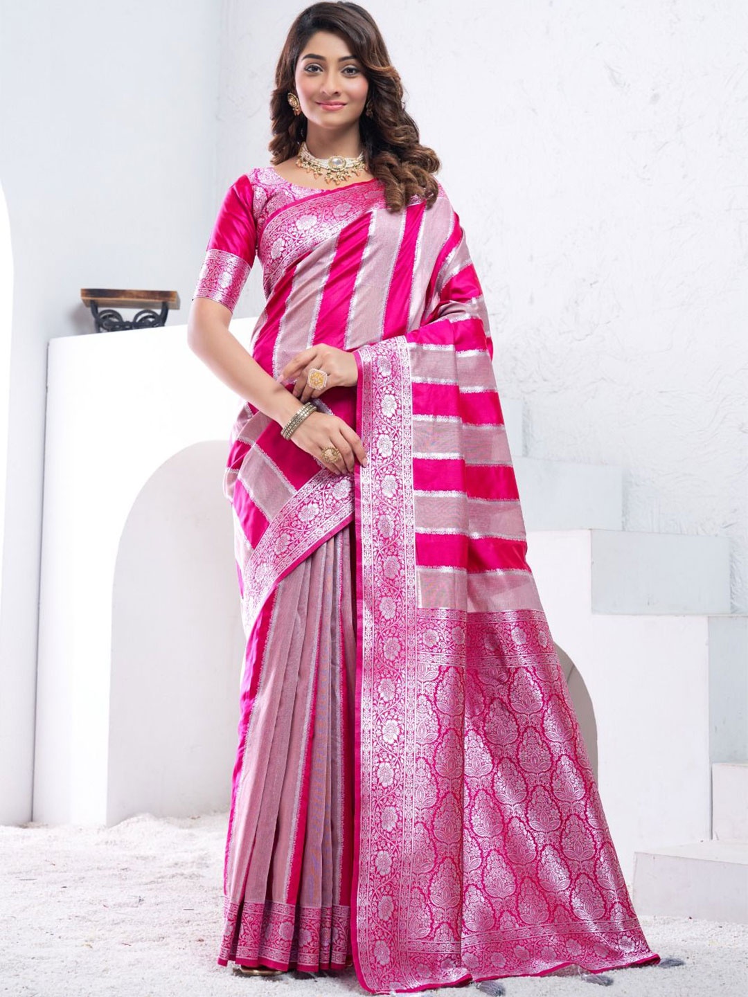 

Aagiri Woven Design Zari Banarasi Saree, Pink