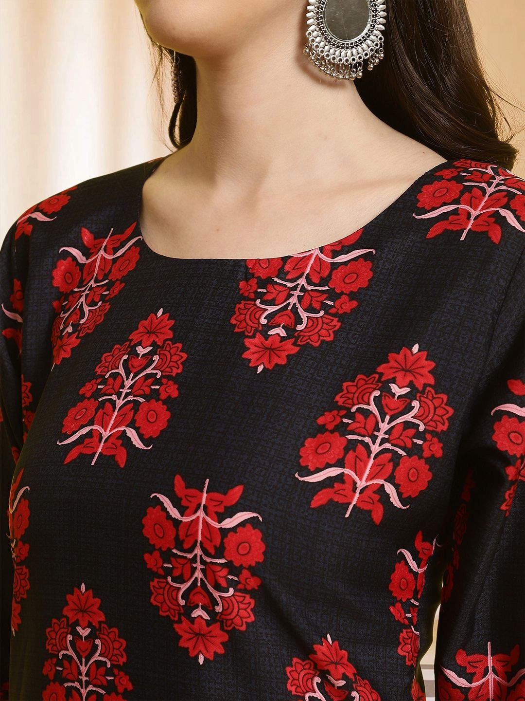 

7Threads Floral Printed Round Neck Straight Kurta With Trouser, Navy blue