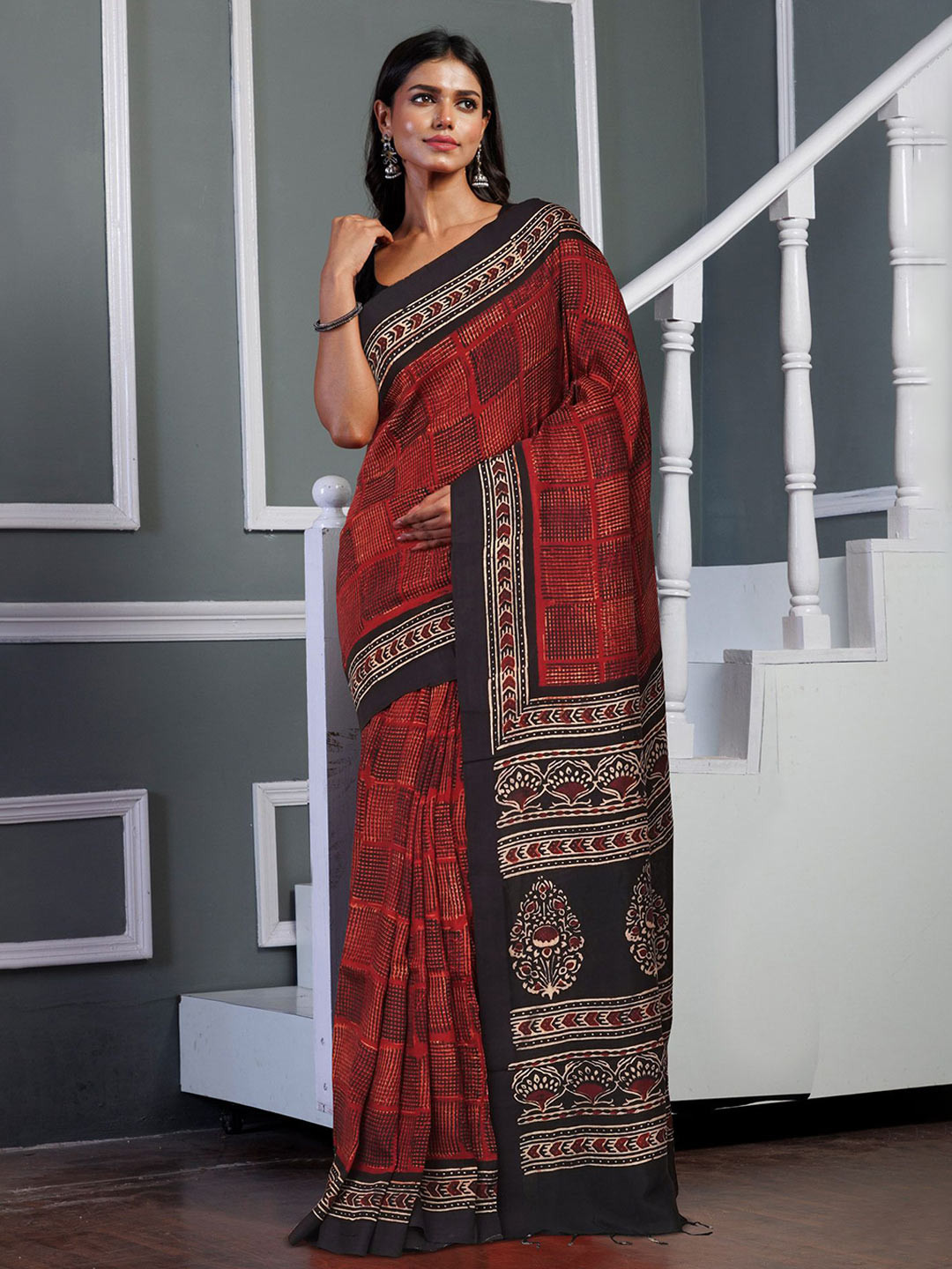 

Unnati Silks Ethnic Motifs Art Silk Handloom Block Print Saree, Red