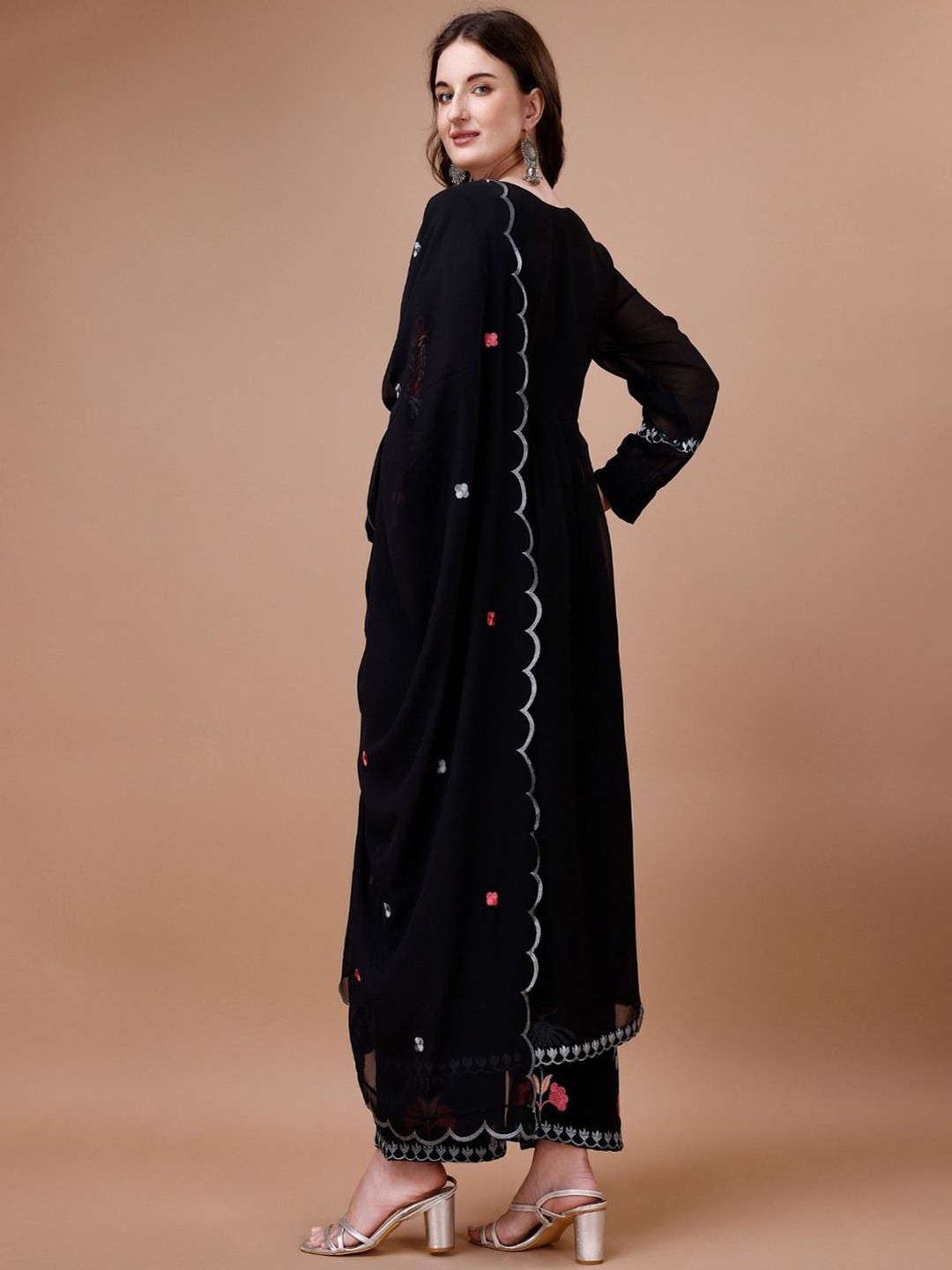

Siya Fashion Women Embroidered Regular Thread Work Kurta with Trousers & With Dupatta, Black