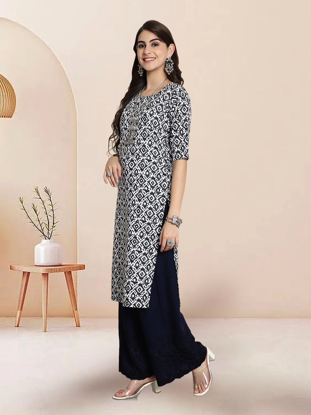 

7Threads Selection Of 2 Ethnic Motifs Printed Round Neck Straight Kurtas, Black