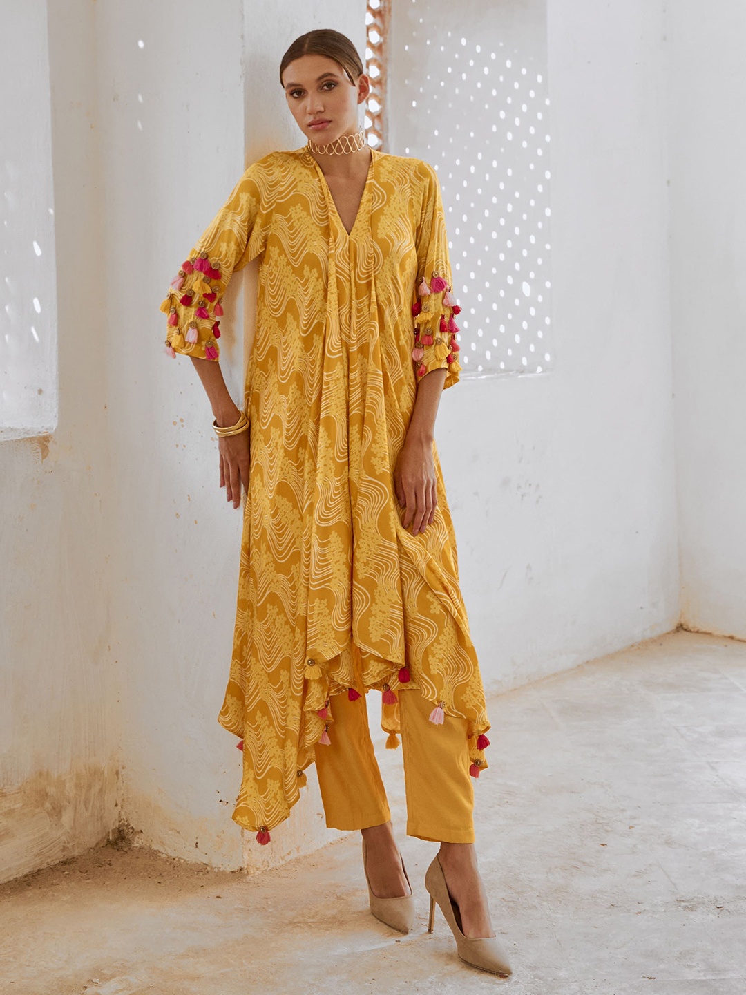 

Pallavi Jaipur Gulbahar Marigold Printed V-Neck Tunic With Trouser, Mustard