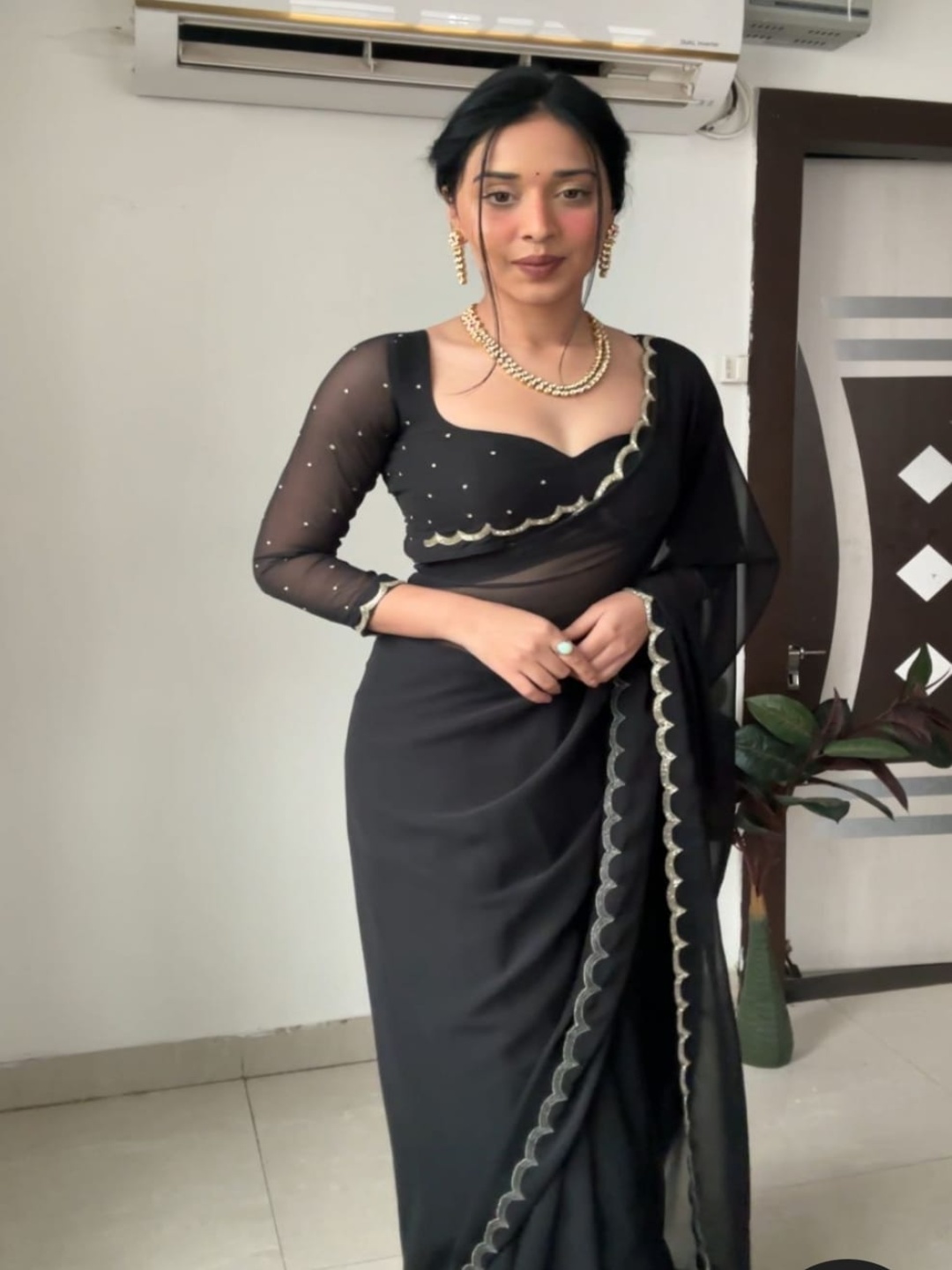 

AWRIYA Beads and Stones Pure Georgette Saree, Black
