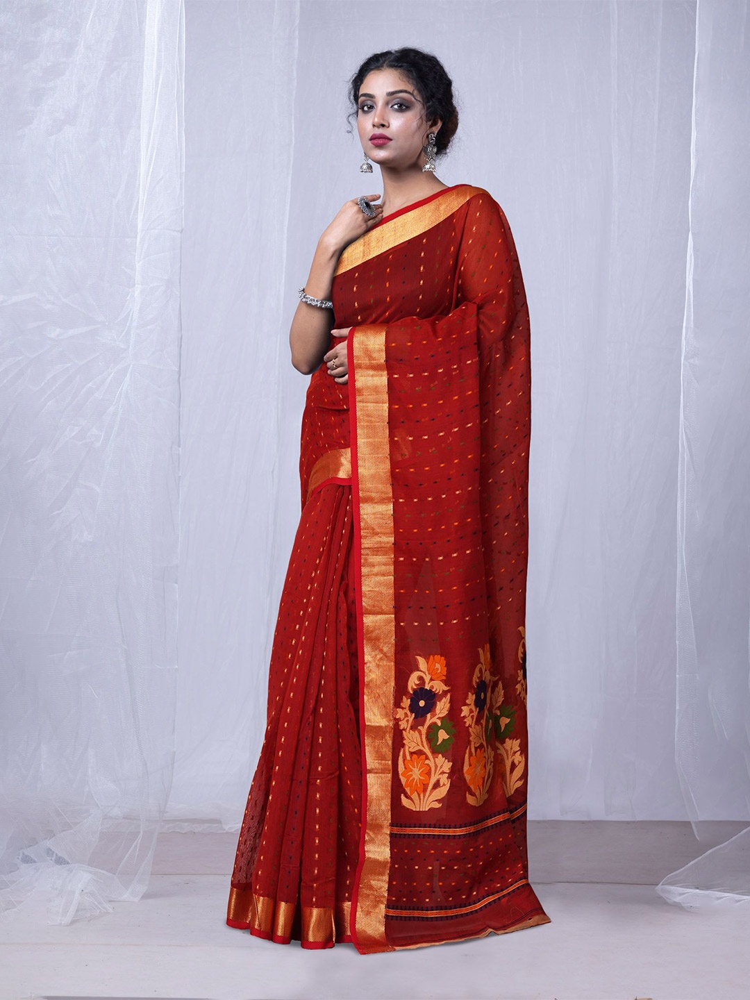 

Unnati Silks Floral Zari Silk Cotton Handloom Maheshwari Saree, Red